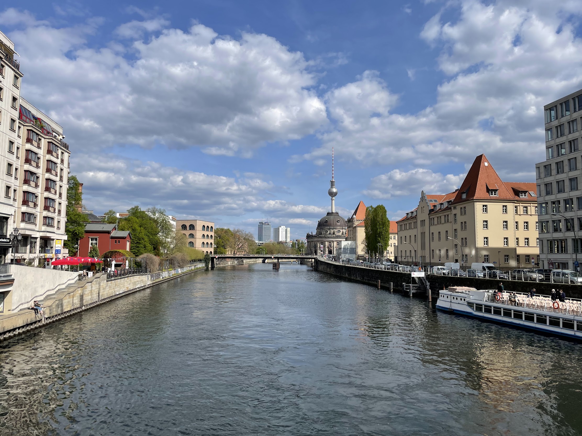 a photo of the spree river from the friedrichstraße bridge